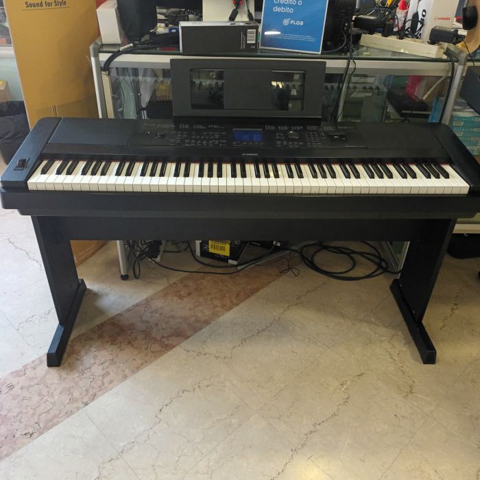 PIANOFORTE DIGITALE YAMAHA DGX660 NERO USATO main product photo