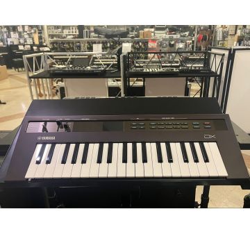 SYNTH  REFACE DX YAMAHA CON BORSA E ALIMENTATORE USATO